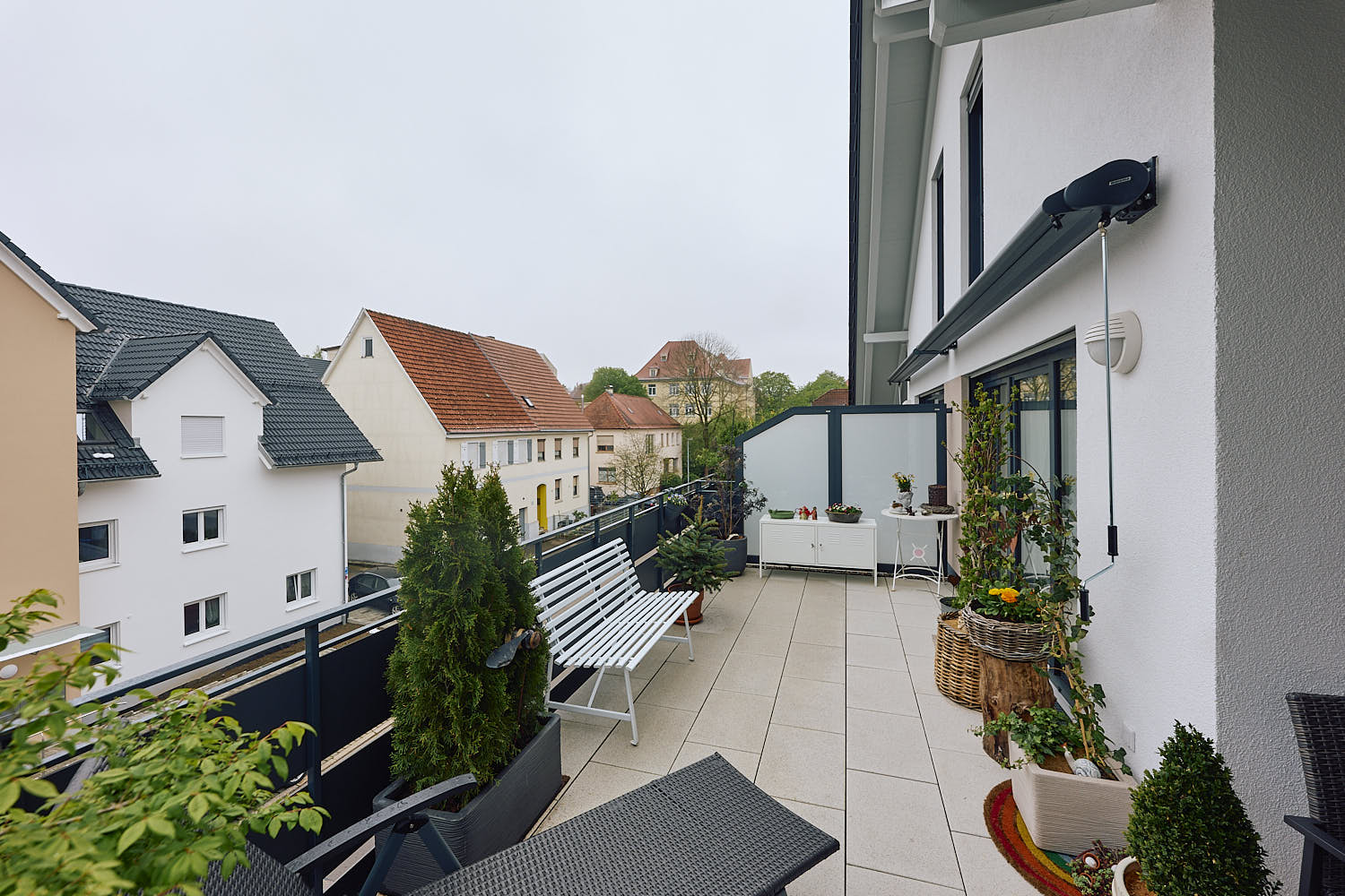 Ihr neuer Lieblingsplatz im Freien - großzügiger Balkon 